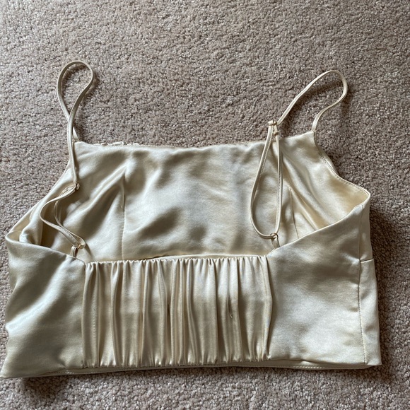 silky nude crop top - Picture 3 of 3